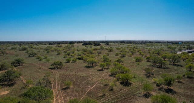 rental at 2452 2nd St in Pleasanton, TX — photo 4