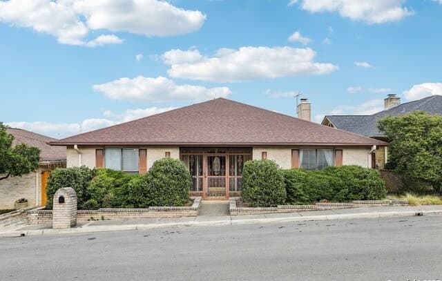 3-bedroom rental at 5817 Winding Ridge in Windcrest, TX — photo 1