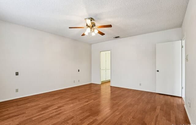 3-bedroom rental at 5817 Winding Ridge in Windcrest, TX — photo 4