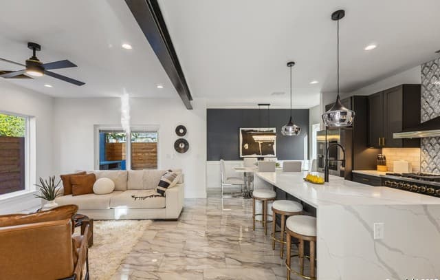 5-bedroom rental at 225 Madison in San Antonio, TX — photo 3