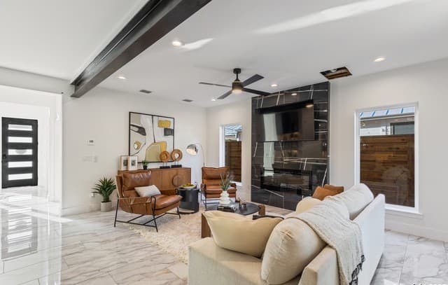 5-bedroom rental at 225 Madison in San Antonio, TX — photo 5