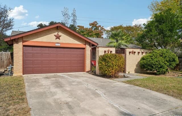 3-bedroom rental at 5323 Cerro Vista in San Antonio, TX — photo 3