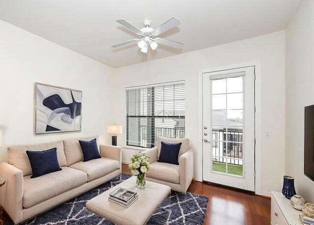 2-bedroom rental at 7342 Oak Manor Unit 1303 in San Antonio, TX — photo 3