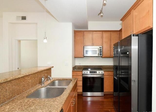 2-bedroom rental at 7342 Oak Manor Unit 1303 in San Antonio, TX — photo 5