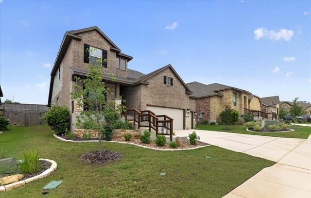 4-bedroom rental at 1414 Cleland Place in San Antonio, TX — photo 2