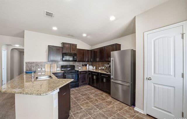 3-bedroom rental at 10430 Rhyder Ridge in San Antonio, TX — photo 1