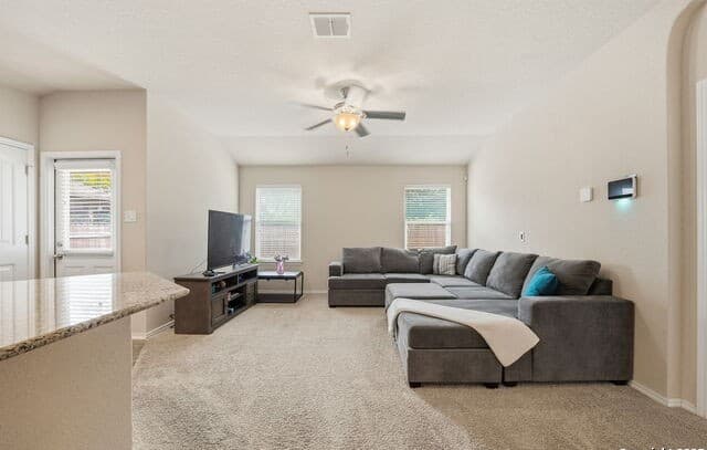 3-bedroom rental at 10430 Rhyder Ridge in San Antonio, TX — photo 2