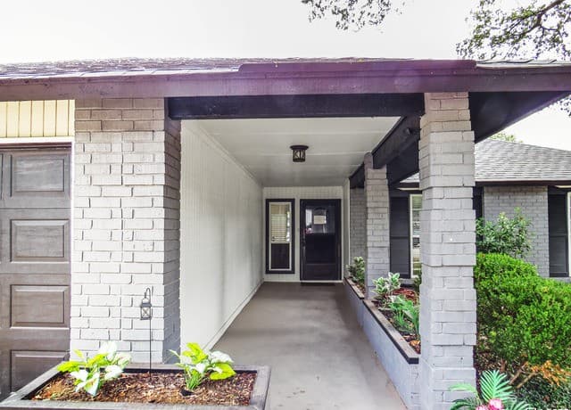 4-bedroom rental at 13610 Earlywood in San Antonio, TX — photo 3
