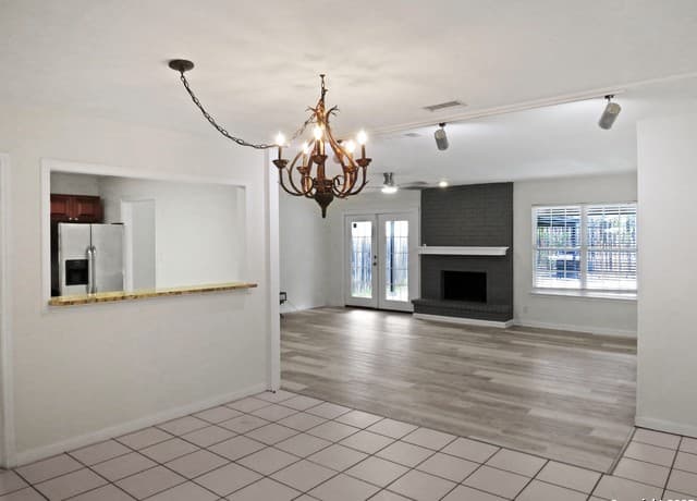 4-bedroom rental at 13610 Earlywood in San Antonio, TX — photo 5