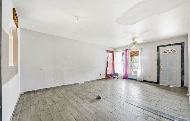3-bedroom rental at 1119 N Gevers St in San Antonio, TX — photo 4
