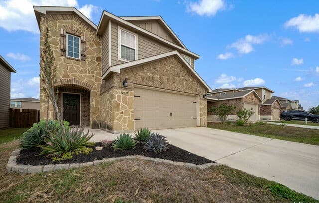 3-bedroom rental at 12037 Silver Light in San Antonio, TX — photo 3