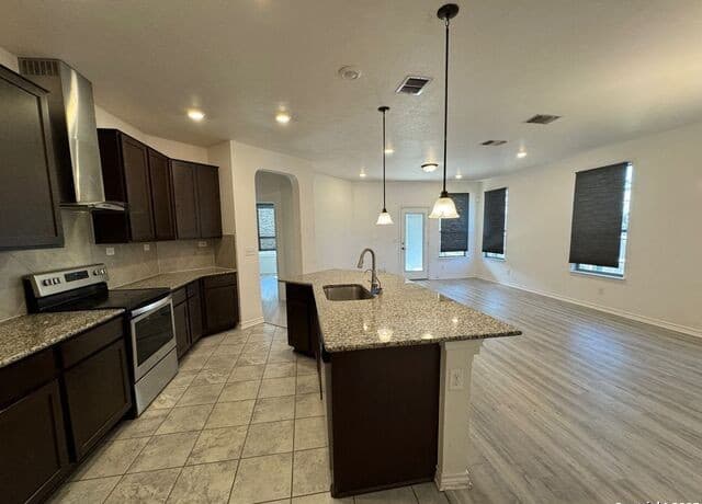 4-bedroom rental at 1002 Galapagos in San Antonio, TX — photo 3