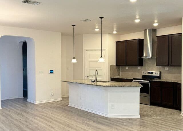 4-bedroom rental at 1002 Galapagos in San Antonio, TX — photo 4