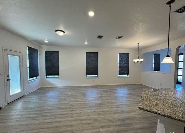 4-bedroom rental at 1002 Galapagos in San Antonio, TX — photo 5