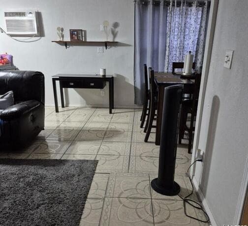 4-bedroom rental at 124 Mitchell St in San Antonio, TX — photo 2