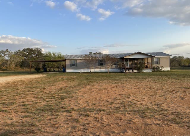 4-bedroom rental at 340 Mourning Dove in Floresville, TX — photo 1