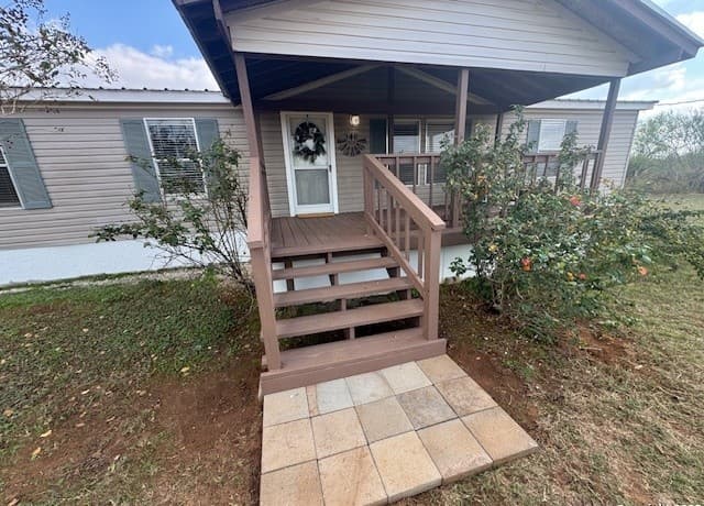 4-bedroom rental at 340 Mourning Dove in Floresville, TX — photo 2