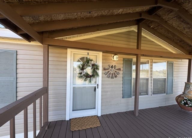 4-bedroom rental at 340 Mourning Dove in Floresville, TX — photo 3