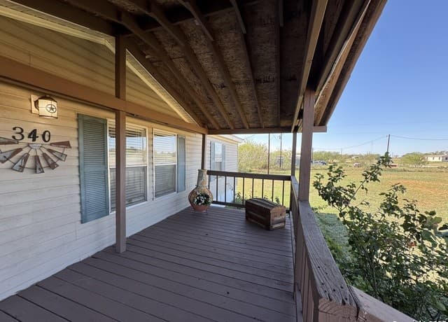 4-bedroom rental at 340 Mourning Dove in Floresville, TX — photo 4
