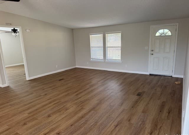 4-bedroom rental at 340 Mourning Dove in Floresville, TX — photo 5