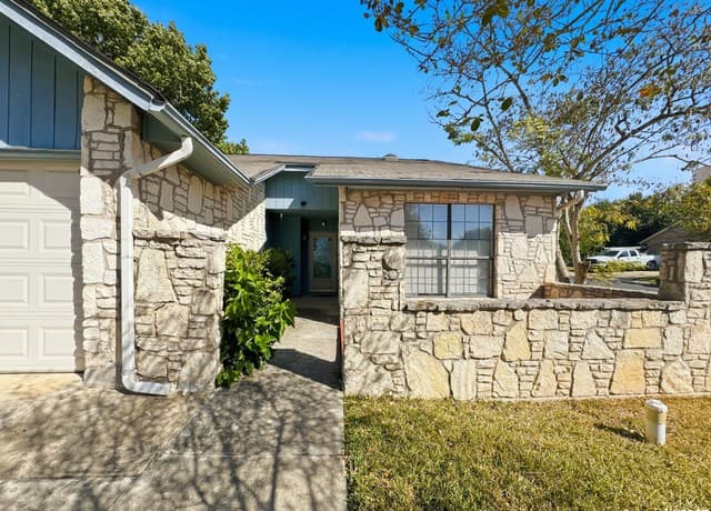 2-bedroom rental at 3800 Overlook in Schertz, TX — photo 3