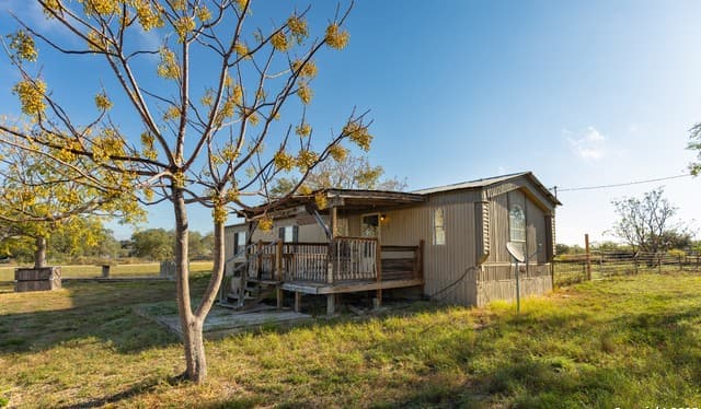 2-bedroom rental at 1440 Rendon in Poteet, TX — photo 4