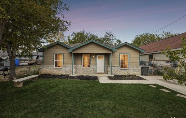 3-bedroom rental at 1349 Rivas St in San Antonio, TX — photo 1