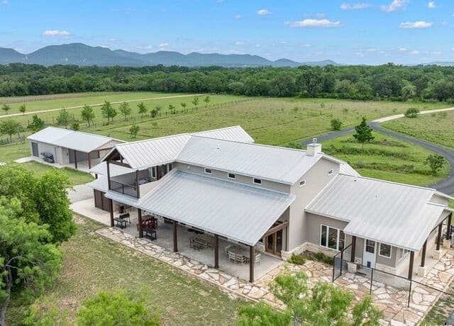 4-bedroom rental at 497 Cypress Falls in Utopia, TX — photo 1