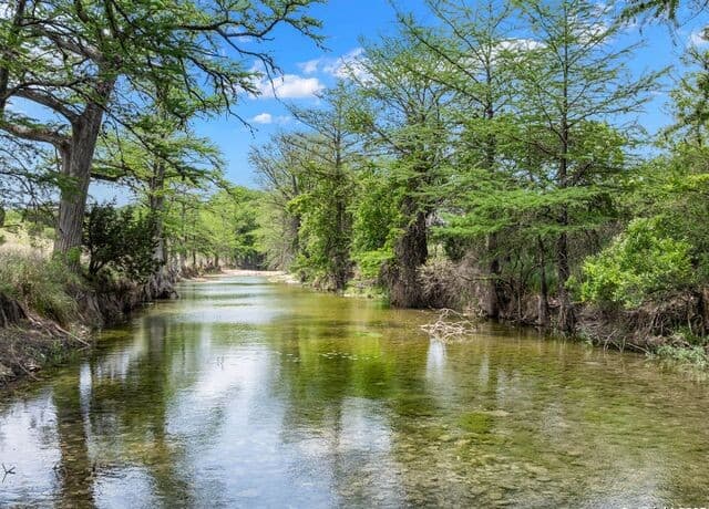 4-bedroom rental at 497 Cypress Falls in Utopia, TX — photo 4