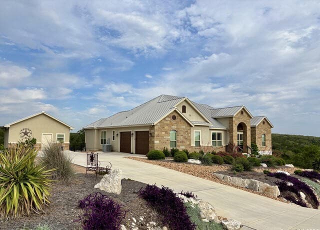 4-bedroom rental at 732 Pr 1712 in Mico, TX — photo 1
