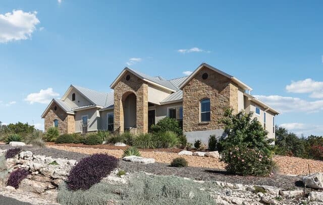4-bedroom rental at 732 Pr 1712 in Mico, TX — photo 5