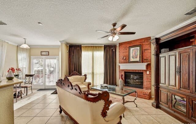 4-bedroom rental at 1210 Wilder Pond in San Antonio, TX — photo 3