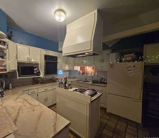 4-bedroom rental at 1806 Santa Anna St in San Antonio, TX — photo 5
