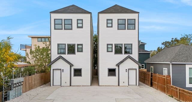 rental at 627 S Olive St, #102 in San Antonio, TX — photo 1