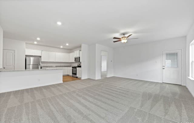 5-bedroom rental at 11707 Water Mesa in San Antonio, TX — photo 2