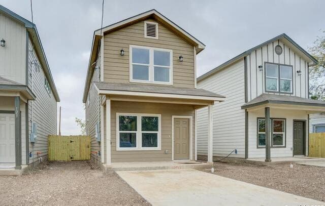 2-bedroom rental at 121 Lawton St in San Antonio, TX — photo 3
