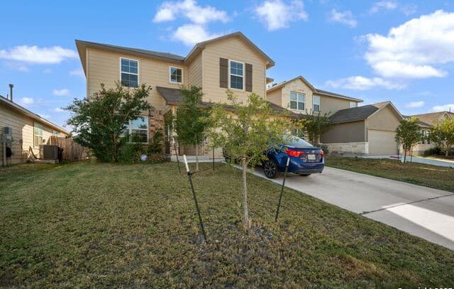 5-bedroom rental at 13550 Ailey Knll in San Antonio, TX — photo 2