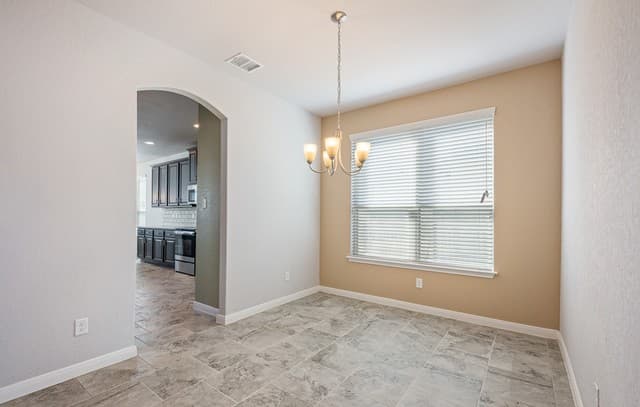 5-bedroom rental at 4548 Meadow Green in Schertz, TX — photo 4