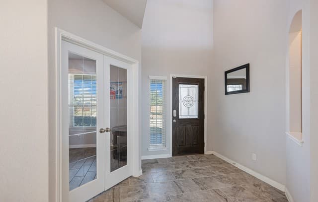 5-bedroom rental at 4548 Meadow Green in Schertz, TX — photo 5