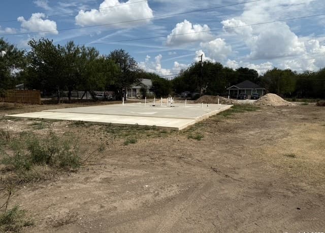 rental at 2327 SW 34th in San Antonio, TX — photo 1