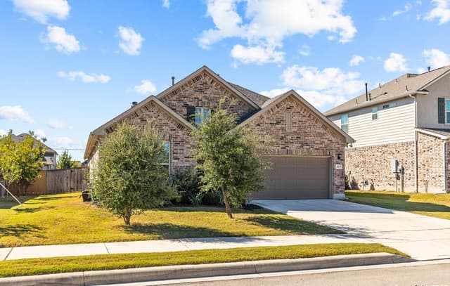 3-bedroom rental at 5117 Arrow Rdg in Marion, TX — photo 3