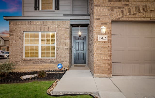 5-bedroom rental at 15102 Jetfire in Von Ormy, TX — photo 4