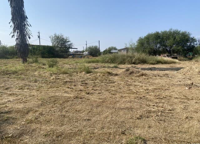 rental at 15650 Interstate Highway 35 in Dilley, TX — photo 3
