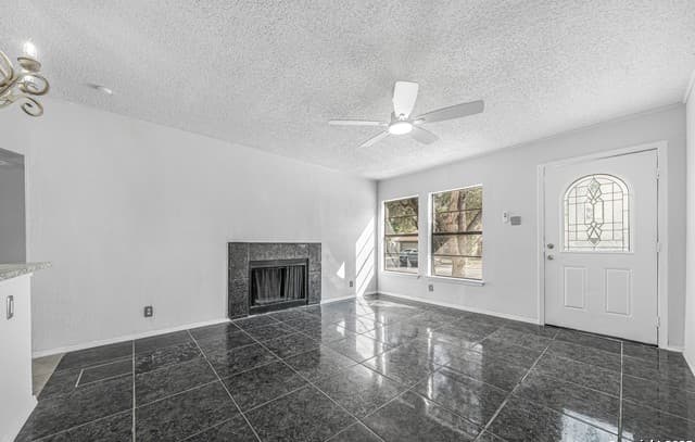 4-bedroom rental at 5931 Glacier Sun in San Antonio, TX — photo 3