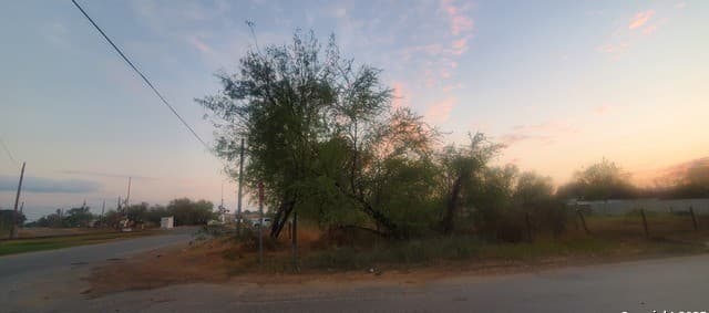 rental at 403 S Front in Cotulla, TX — photo 4