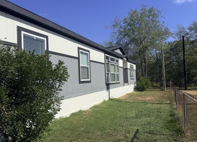 3-bedroom rental at 13225 Tomlynn in Atascosa, TX — photo 1