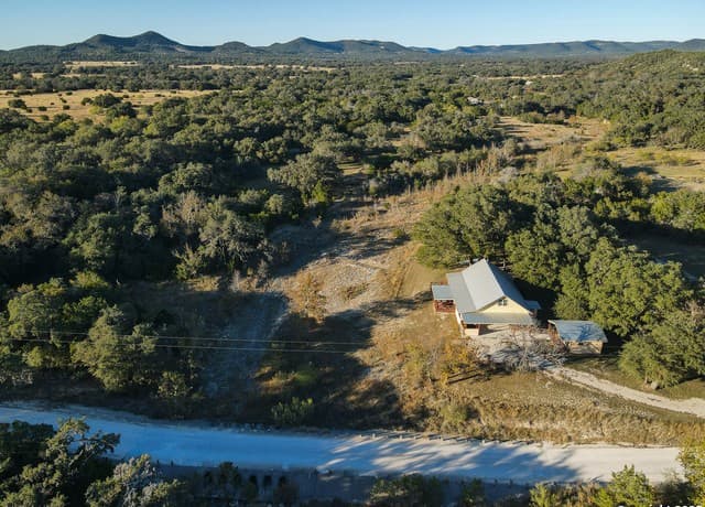 2-bedroom rental at 255 Thunder Creek in Utopia, TX — photo 3