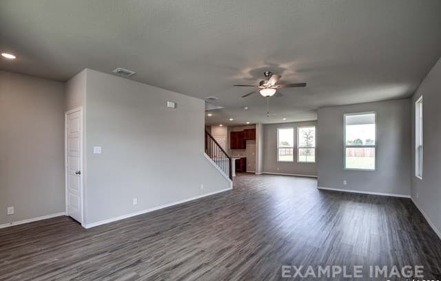 5-bedroom rental at 11411 Briceway Nite in San Antonio, TX — photo 3