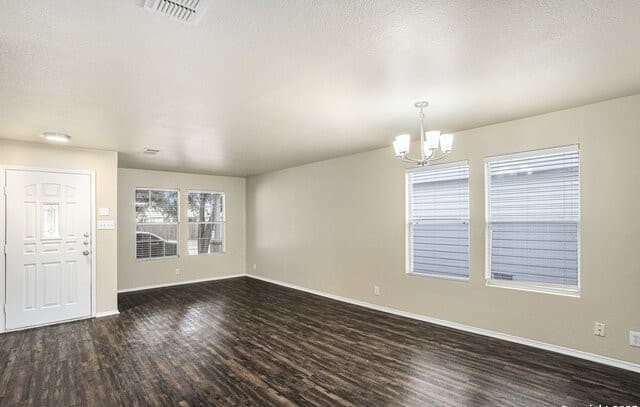 5-bedroom rental at 7911 Maple Leaf in San Antonio, TX — photo 3