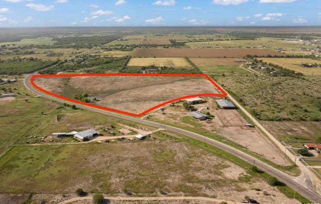 rental at 18434A Fm 471 in Natalia, TX — photo 4